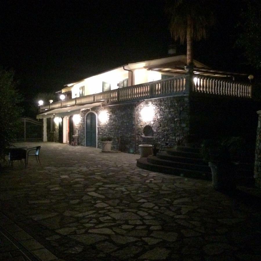 Villa Con Piscina A Imperia, Italy Bagian luar foto
