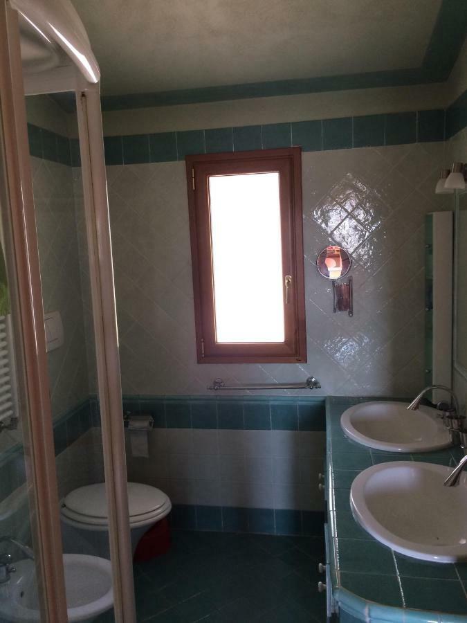Villa Con Piscina A Imperia, Italy Bagian luar foto