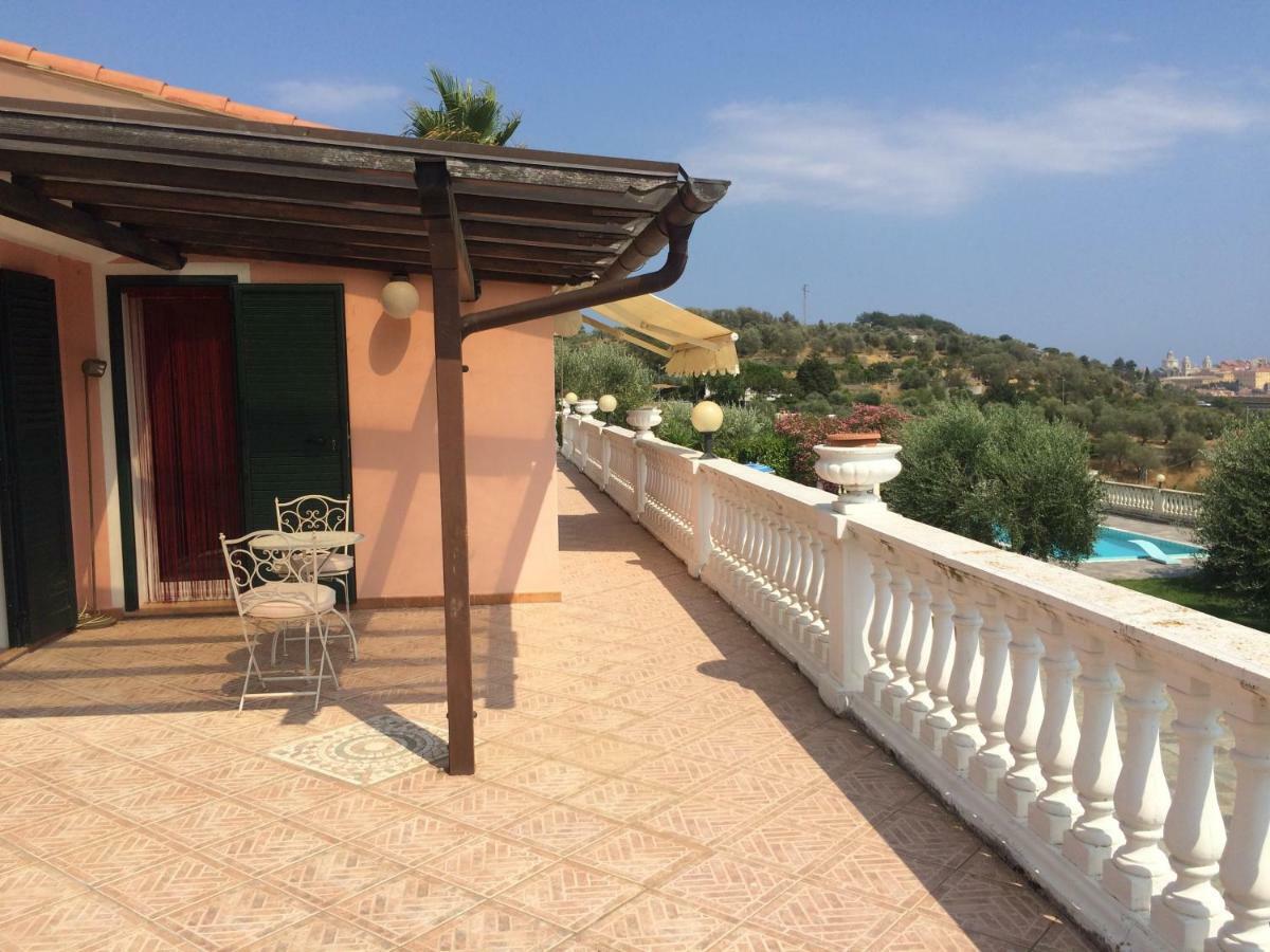 Villa Con Piscina A Imperia, Italy Bagian luar foto