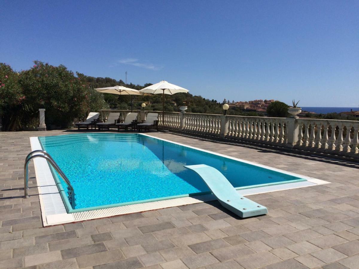Villa Con Piscina A Imperia, Italy Bagian luar foto